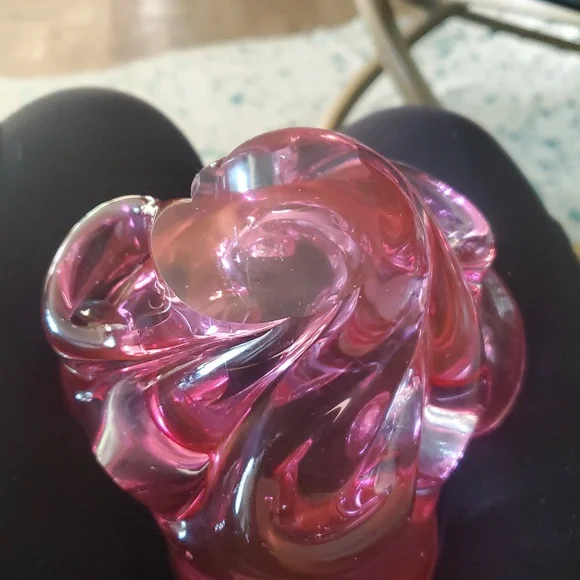 Artistic Pink Glass Vase - Picture 3 of 4